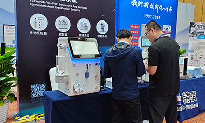 jinnianhui官网团队与客户交流